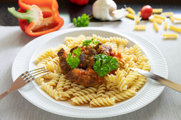 Goulasch mit Nudeln