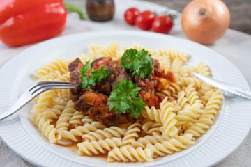 Goulasch mit Nudeln