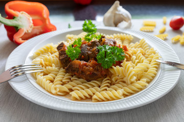 Goulasch mit Nudeln