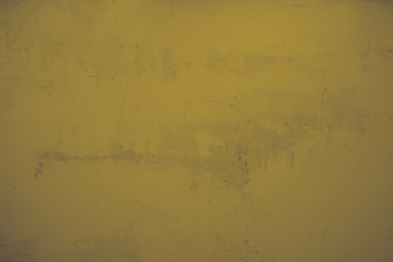Ocker, gold farbene, verputzte Wand als Hintergrund. Steinwand, Betonwand im Industrial Style. Verschmutzte  und raue Strukturen über das ganze Bild. 