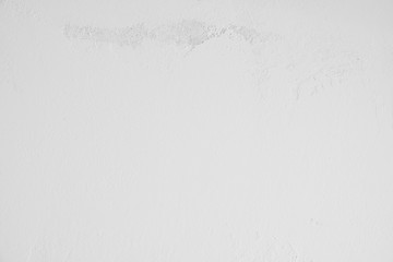hell weiss, graue Betonwand mit schmutziger, alter, rauer Struktur im oberen Teil des Bildes. Steinwand, Zementwand im Industrial Style als Hintergrund, Tapete, Gestaltungselement, Kunst