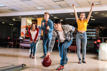 Friends playing bowling in club - obrazy, fototapety, plakaty