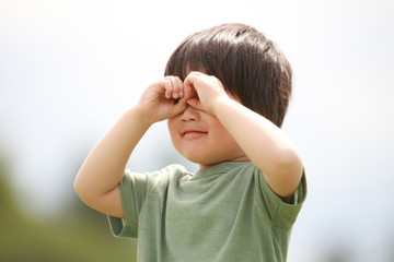 遊ぶ男の子