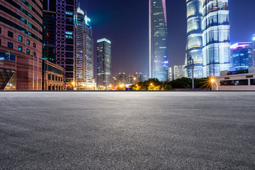 Fototapeta na wymiar Asphalt race track and modern skyline and buildings in Shanghai at night