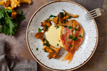 Red mullet with roast garlic aioli and chanterelle mushrooms © Magdalena Bujak