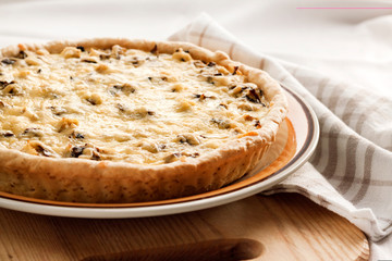 Chicken tart with mushrooms and cheese