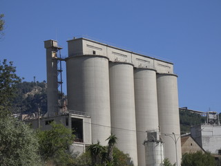 Silos de fábrica de cemento