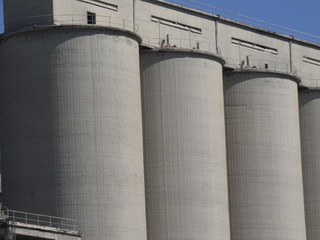Silos de fábrica de cemento