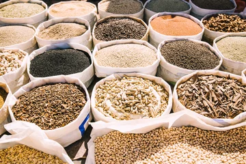 Stoff pro Meter Spices on market in morocco © Freepik