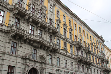 Fototapeta na wymiar baroque (?) building at prinz-eugen-strasse in Vienna (Austria)