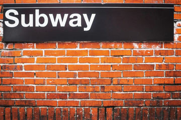 Subway sign of metro access in New York City - New York City, NY - obrazy, fototapety, plakaty