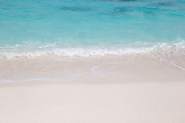 Fototapeta na wymiar Beach surface texture background, turquoise ocean in the Maldives