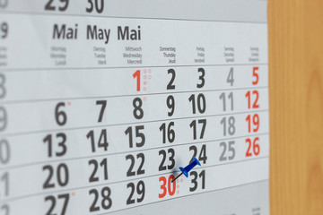 Kalender mit Pin am Vatertag