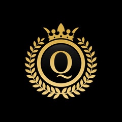 Q initial royal crown logo