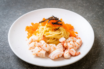spaghetti creamy with shrimps and shrimp eggs