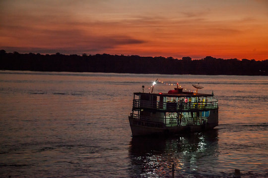 barco no rio madeira em Porto Velho  Rondonia ro