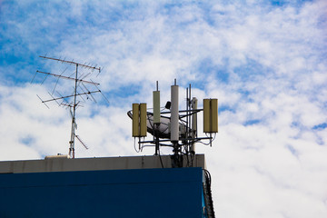 Mobile antenna in the roof