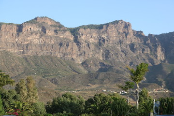 Fototapeta na wymiar Die schönen und natürlichen Berge und Täler Gran Canarias. Spanien