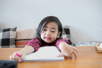 Naklejka premium Asian Cute girls are reading books.