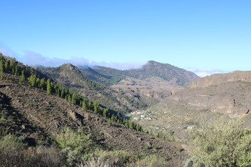 Fototapeta na wymiar Die schönen und natürlichen Berge und Täler Gran Canarias. Spanien