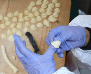 Fototapeta premium woman chef with blue gloves during the preparation of fresh ital