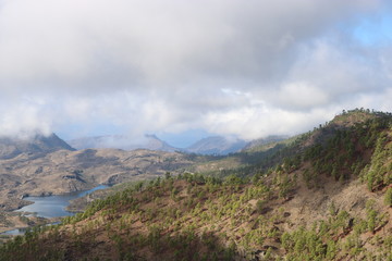 Die schönen und natürlichen Berge und Täler Gran Canarias. Spanien