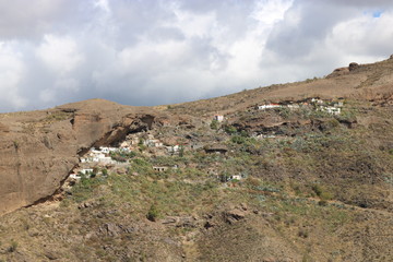 Ein ganzes Dorf, eingebettet in den Fels. wie die Ureinwohner der Insel in Ihren Höhlen. Gran Canaria , Spanien