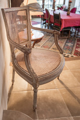 chaise ancienne en osier