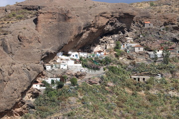 Ein ganzes Dorf, eingebettet in den Fels. wie die Ureinwohner der Insel in Ihren Höhlen. Gran...