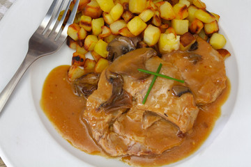 rôti de veau et pommes de terre