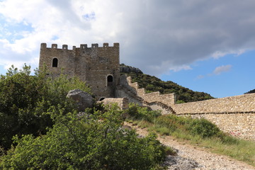 Ch&acirc;teau m&eacute;di&eacute;val de Saint Montan en Ard&egrave;che construit au 11 &egrave;me si&egrave;cle