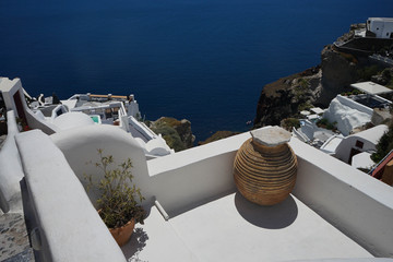 The coloring of the Santorini island