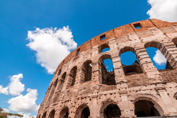Obraz premium Exterior view of the ancient Roman Colloseum in Rome