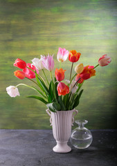 Bouquet of tulips in vase.