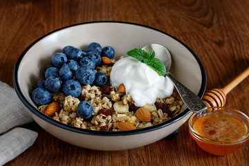 Granola with yogurt and blueberries