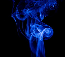 Obraz premium Blue smoke on black background