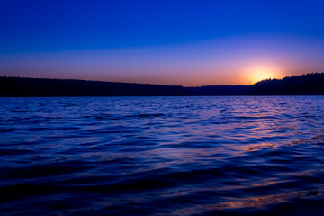 Obraz premium sunset over an idyllic lake