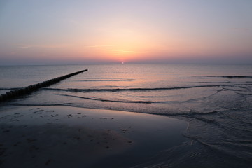Naklejka premium Sonnenuntergang vor der Insel Hiddensee