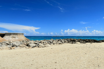 Fototapeta na wymiar Sand and rocks on the beach in Nassau