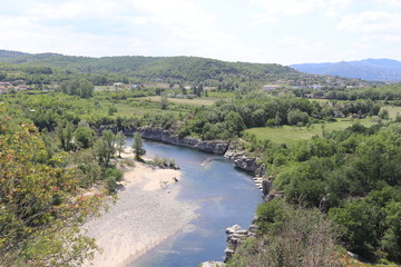 Fototapeta na wymiar Les Gorges de la rivière Ardèche à Ruoms - Ardèche - Rhône Alpes