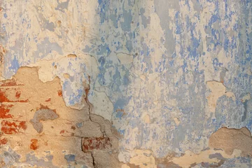 Papier Peint photo autocollant Vieux mur texturé sale Vieux mur de briques recouvert de plâtre. Une partie de la maçonnerie est visible. Fond. Texture.