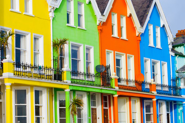 Obraz premium Row of brightly painted multicoloured houses in Whitehead