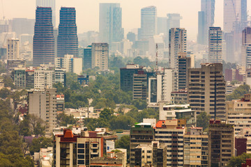 Fototapeta na wymiar Paisaje de edificios de oficinas en Polanco, Ciudad de México