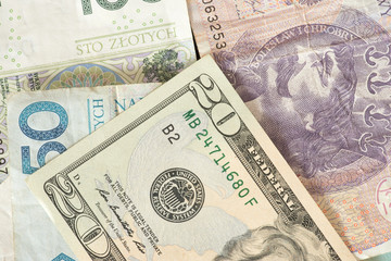 Geldscheine Dollar und Polnische Zloty PLN