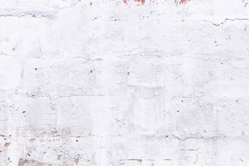 Obraz premium plastered brick wall with whitewash,with sloppy brick and crumbling whitewash,taken on a Sunny spring day