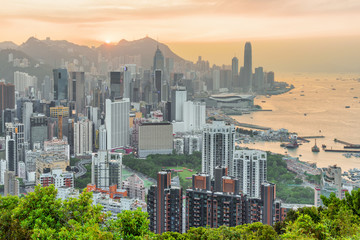 Fototapeta premium Wonderful view of the Hong Kong Island at sunset