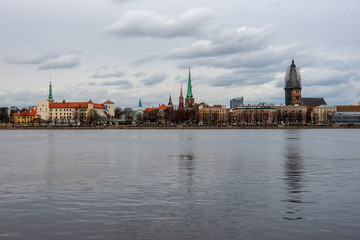 Fototapeta na wymiar riverside view to the old city center of Riga, Latvia