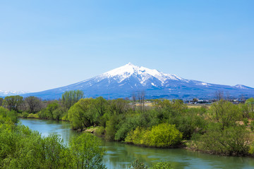 (青森県-風景)津軽富士の岩木山と岩木川の風景３