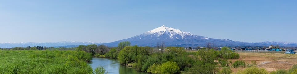 Fototapeta premium (青森県-パノラマ風景)岩木山と岩木川を望む風景１