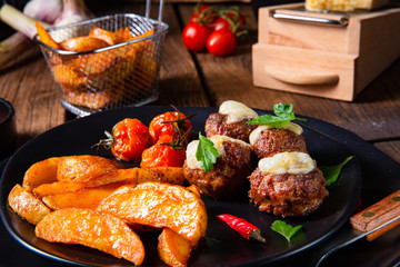 Meatballs with potato quarter from the oven